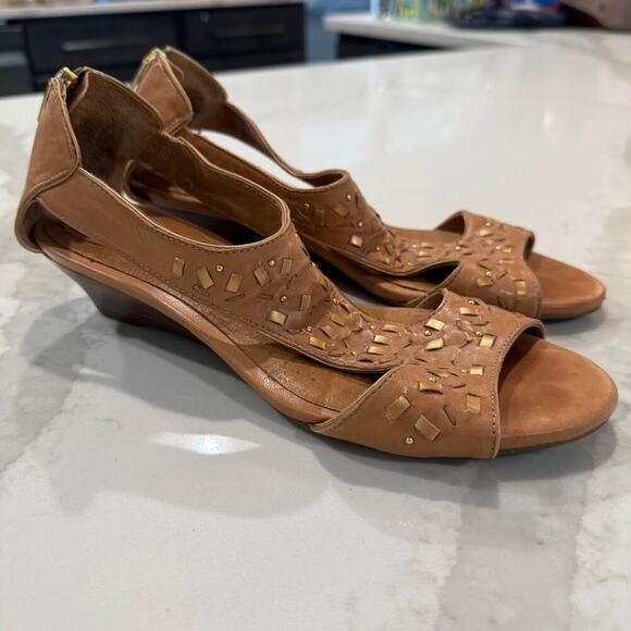 Clarks Artisan Leather Sandal Womens 7.5 Tan Gold Wedge Back Zip Brown Comfort - Picture 8 of 8